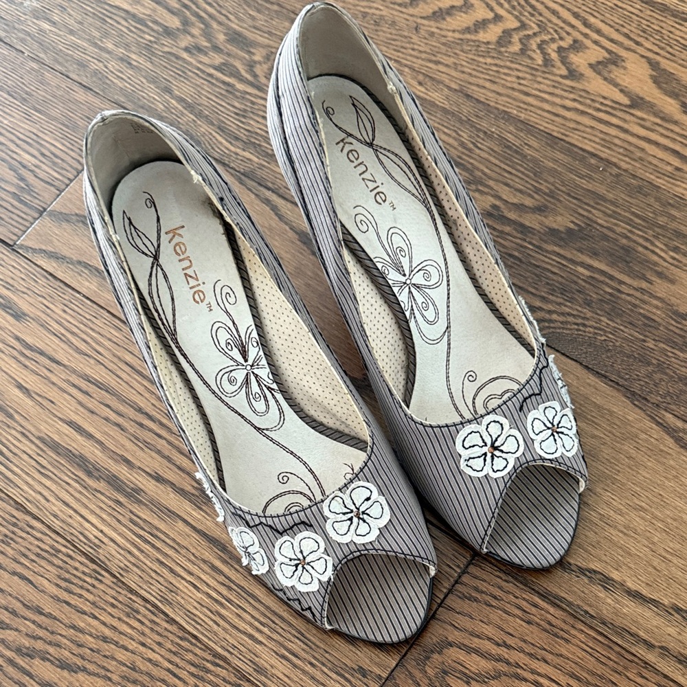 Kenzie Striped Brown Pattern Peep Toe Heels
